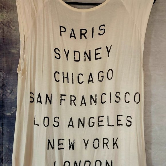 Occasion T-shirt with metal rhinestones, London, Paris, Venice, etc - Picture 3 of 4